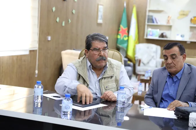 ​​​​​​​دائرة العلاقات الخارجيَّة تجتمع بهيئة أعيان شمال وشرق سوريا