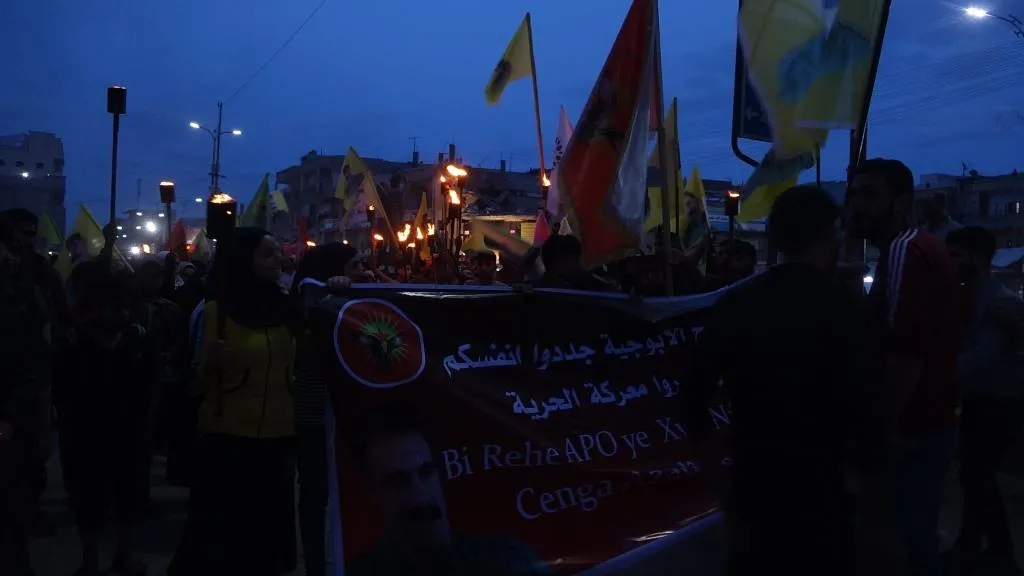 الآلاف من الشبيبة يطالبون بحرية القائد ويعلنون عن حملتهم
