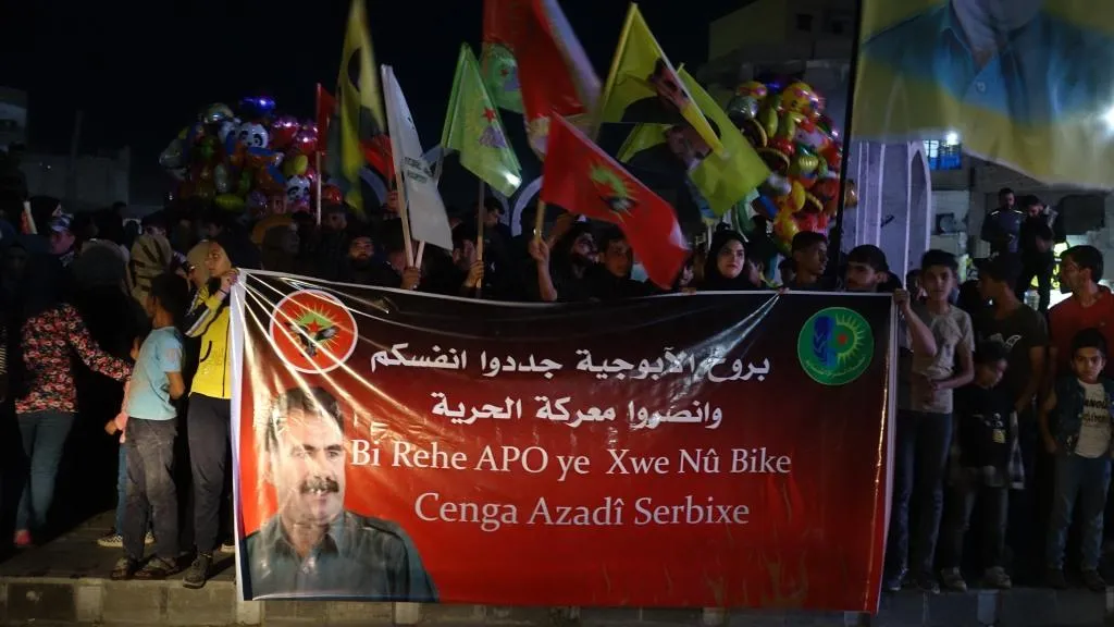 الآلاف من الشبيبة يطالبون بحرية القائد ويعلنون عن حملتهم