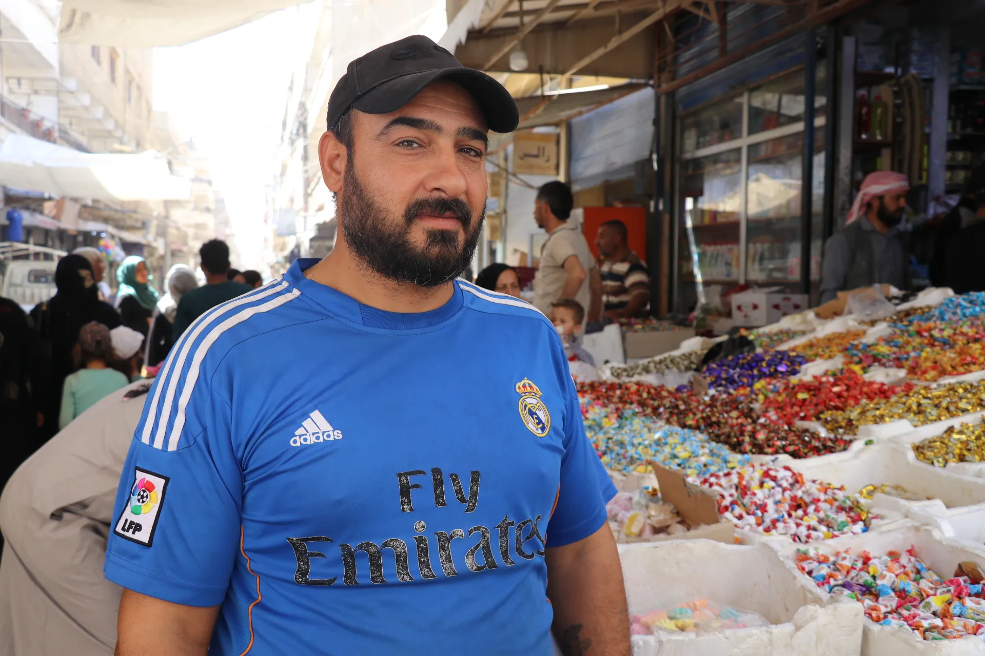 الأسواق تشهد إقبالاً كبيراً لشراء حاجيات العيد وسط تمنيات الاستقرار في سوريا