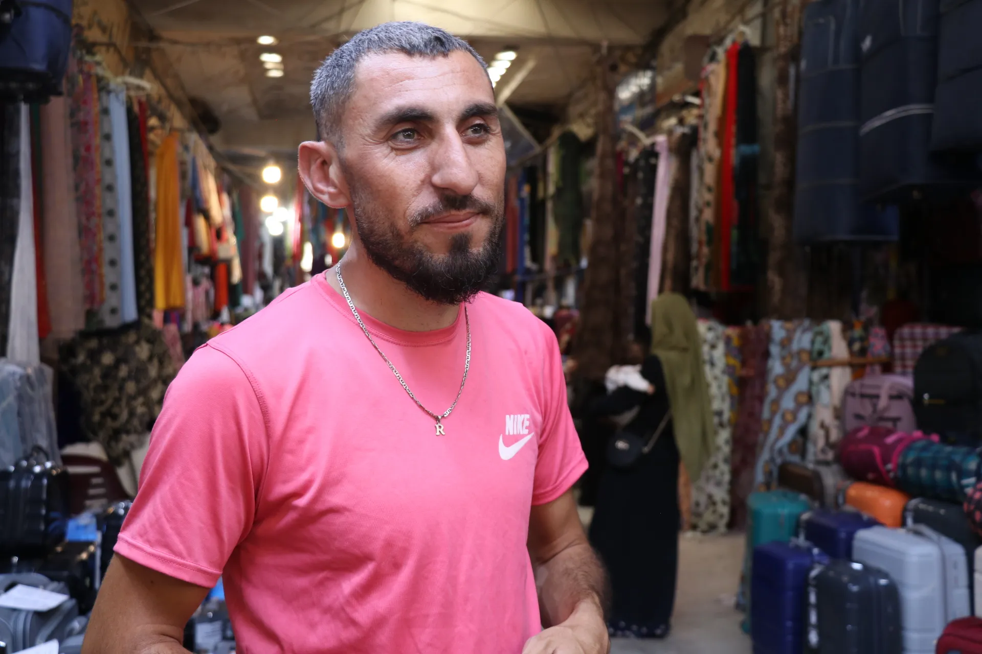 الأسواق تشهد إقبالاً كبيراً لشراء حاجيات العيد وسط تمنيات الاستقرار في سوريا
