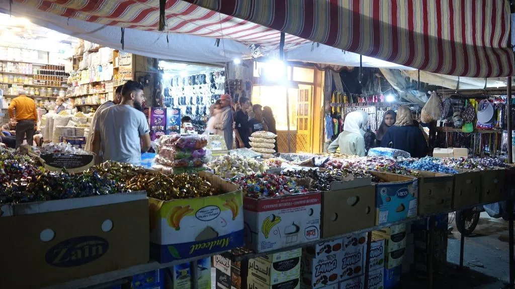الأسواق تشهد إقبالاً كبيراً لشراء حاجيات العيد وسط تمنيات الاستقرار في سوريا