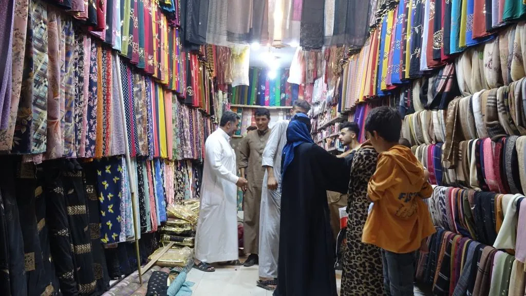 الأسواق تشهد إقبالاً كبيراً لشراء حاجيات العيد وسط تمنيات الاستقرار في سوريا