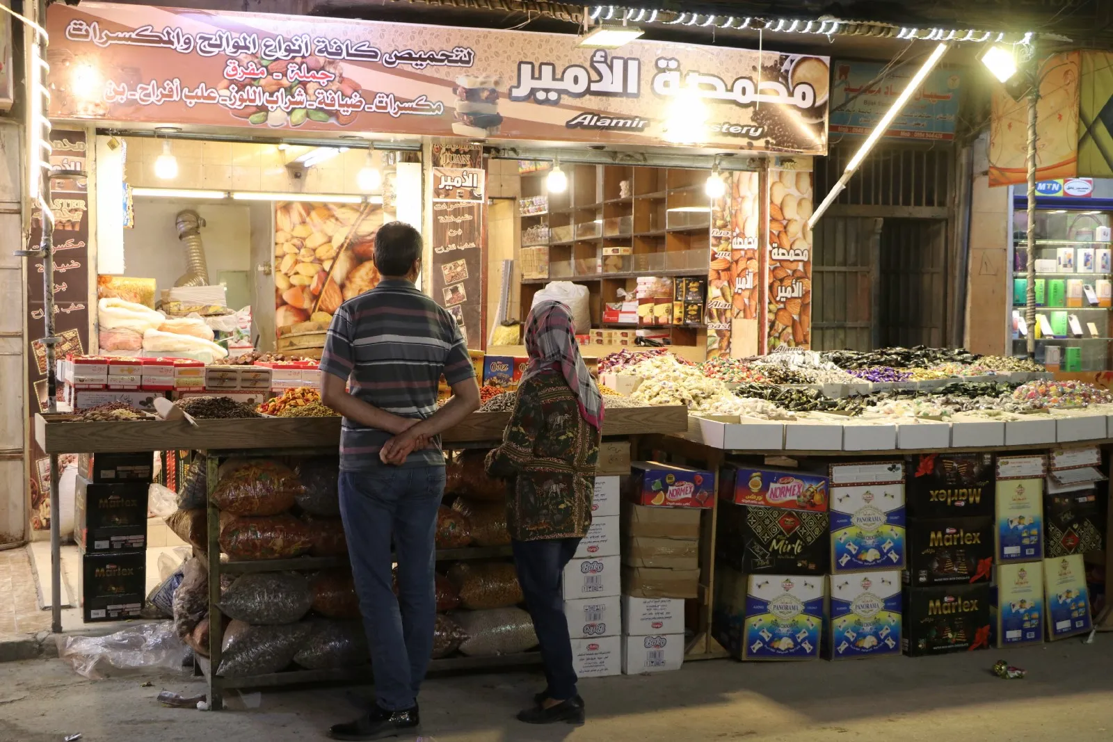 الأسواق تشهد إقبالاً كبيراً لشراء حاجيات العيد وسط تمنيات الاستقرار في سوريا