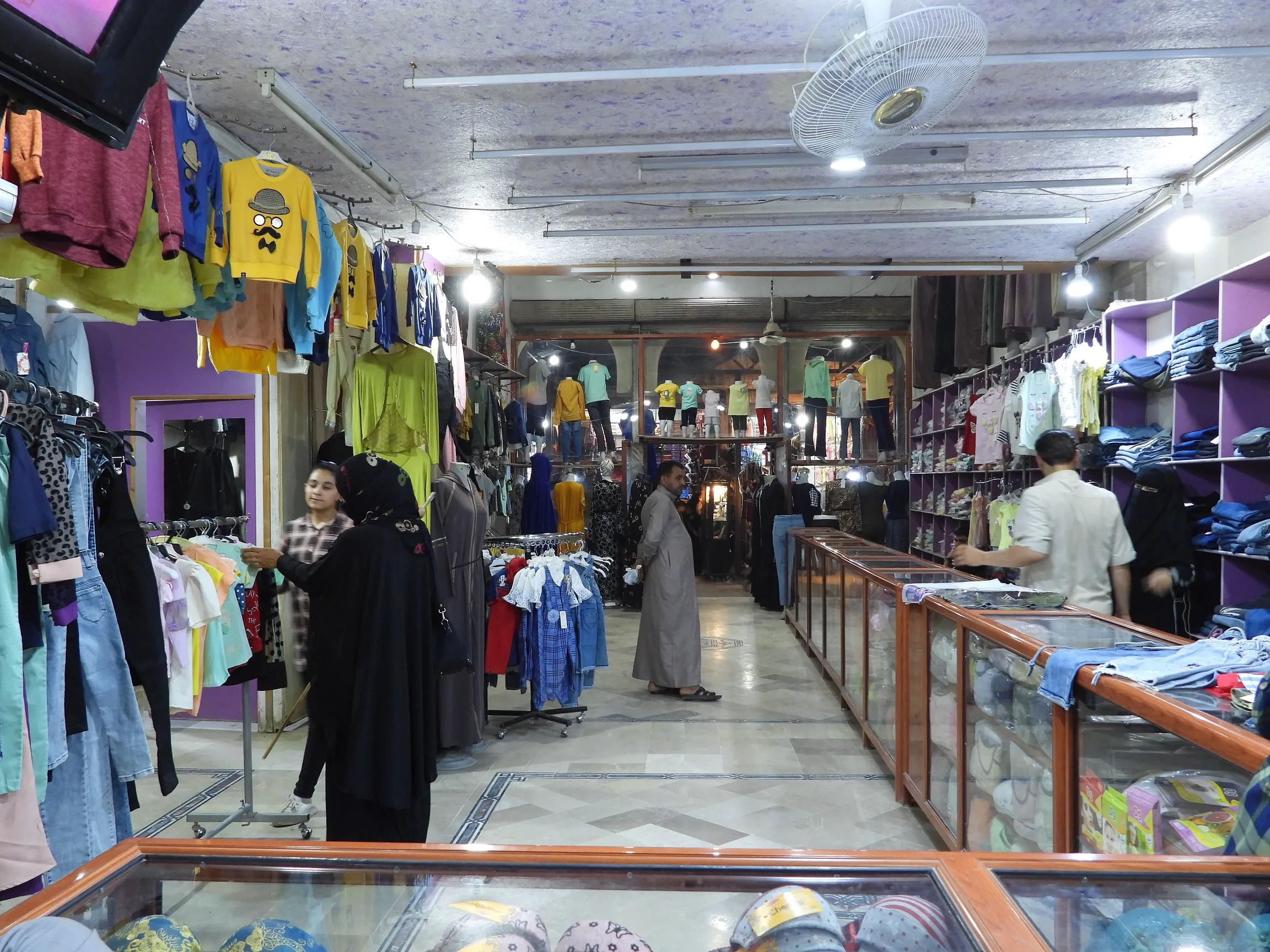 الأسواق تشهد إقبالاً كبيراً لشراء حاجيات العيد وسط تمنيات الاستقرار في سوريا
