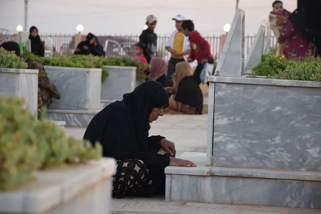 شمال وشرق سوريا.. الآلاف يزورون أضرحة الشهداء صبيحة عيد الأضحى