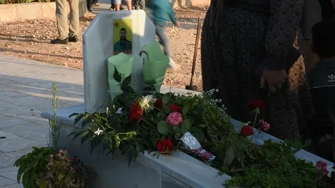 شمال وشرق سوريا.. الآلاف يزورون أضرحة الشهداء صبيحة عيد الأضحى