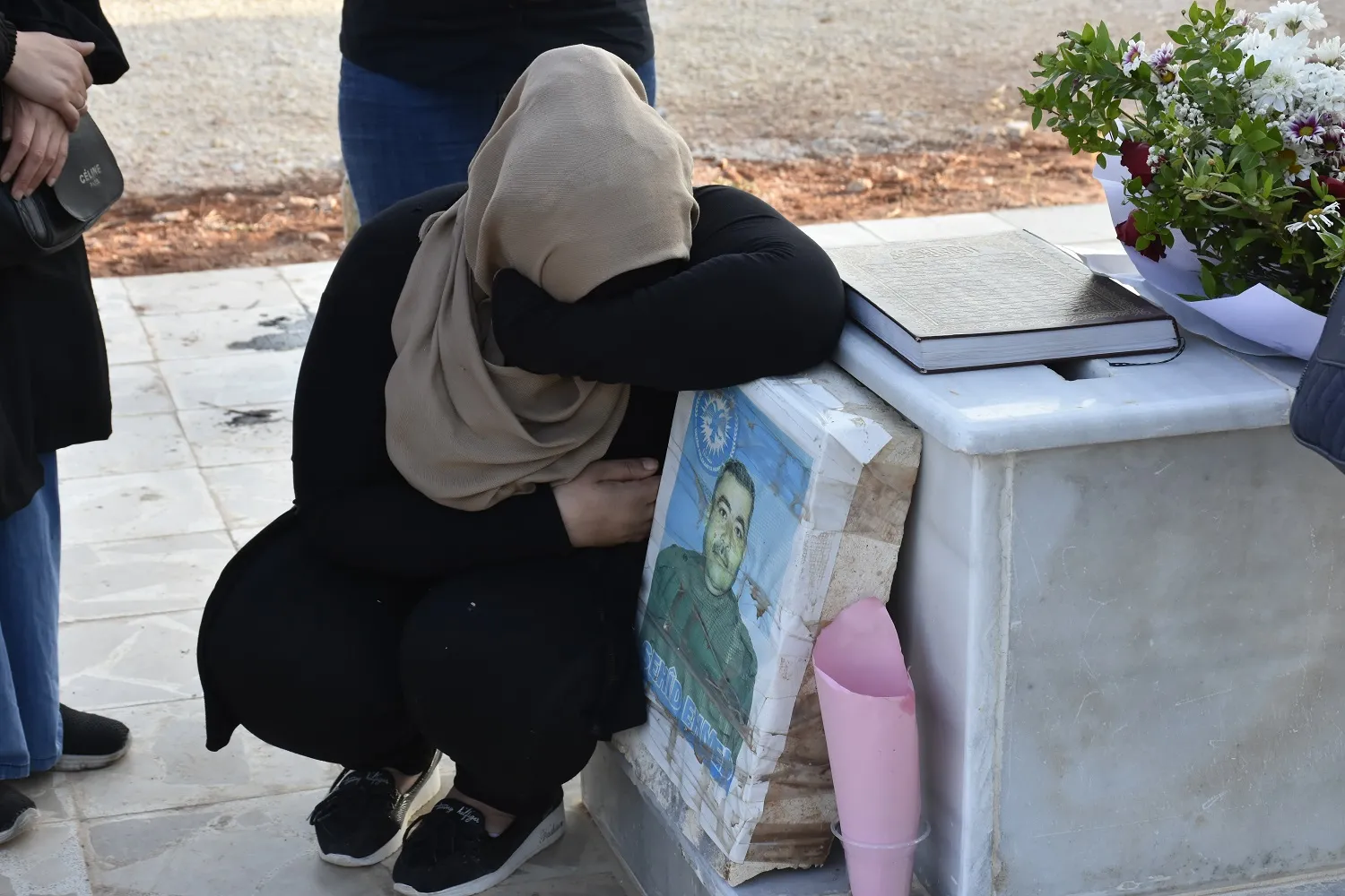 شمال وشرق سوريا.. الآلاف يزورون أضرحة الشهداء صبيحة عيد الأضحى