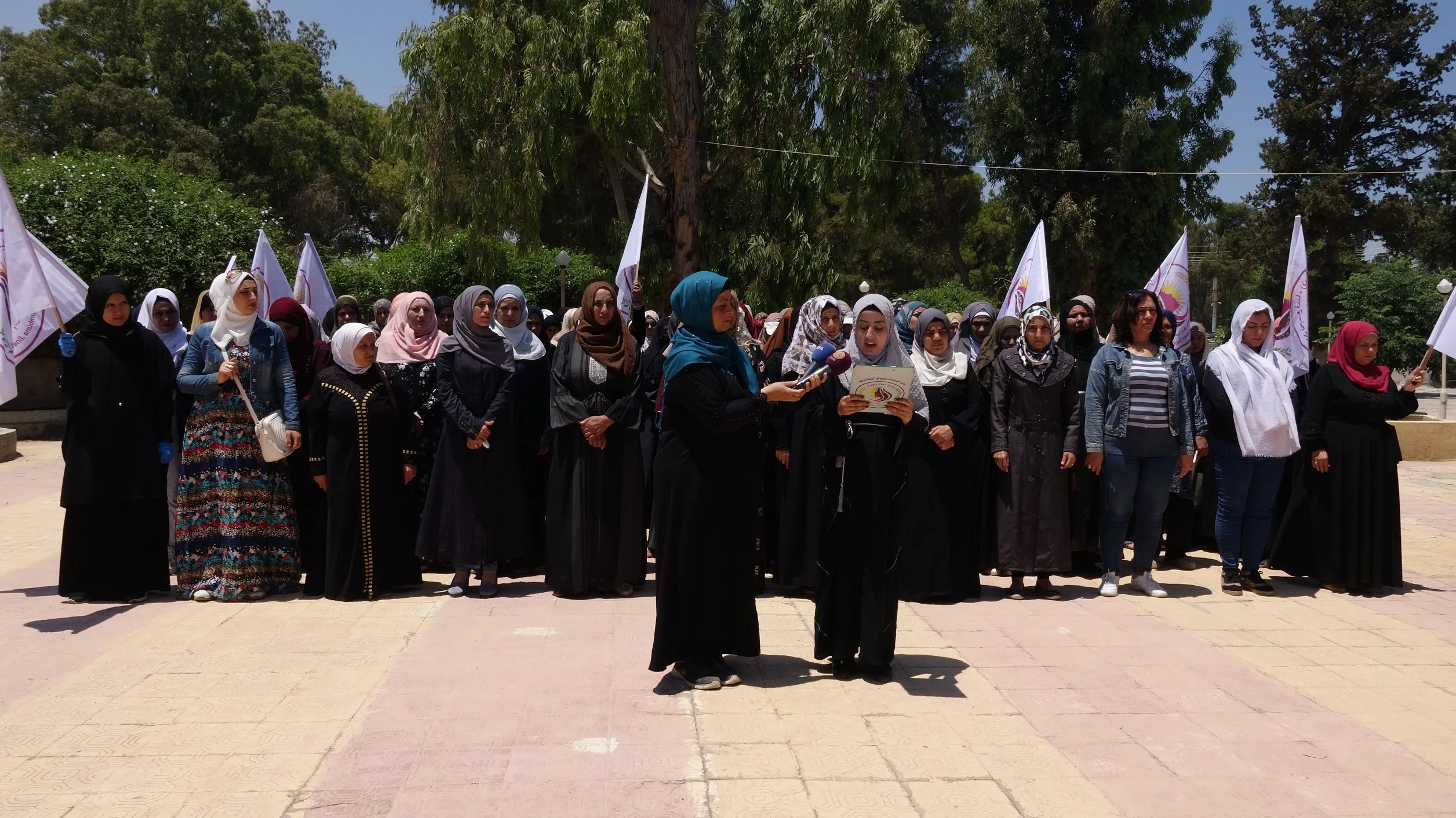 أوساط نسائية تنتقد القوى الدولية: مصداقيتك على المحكّ