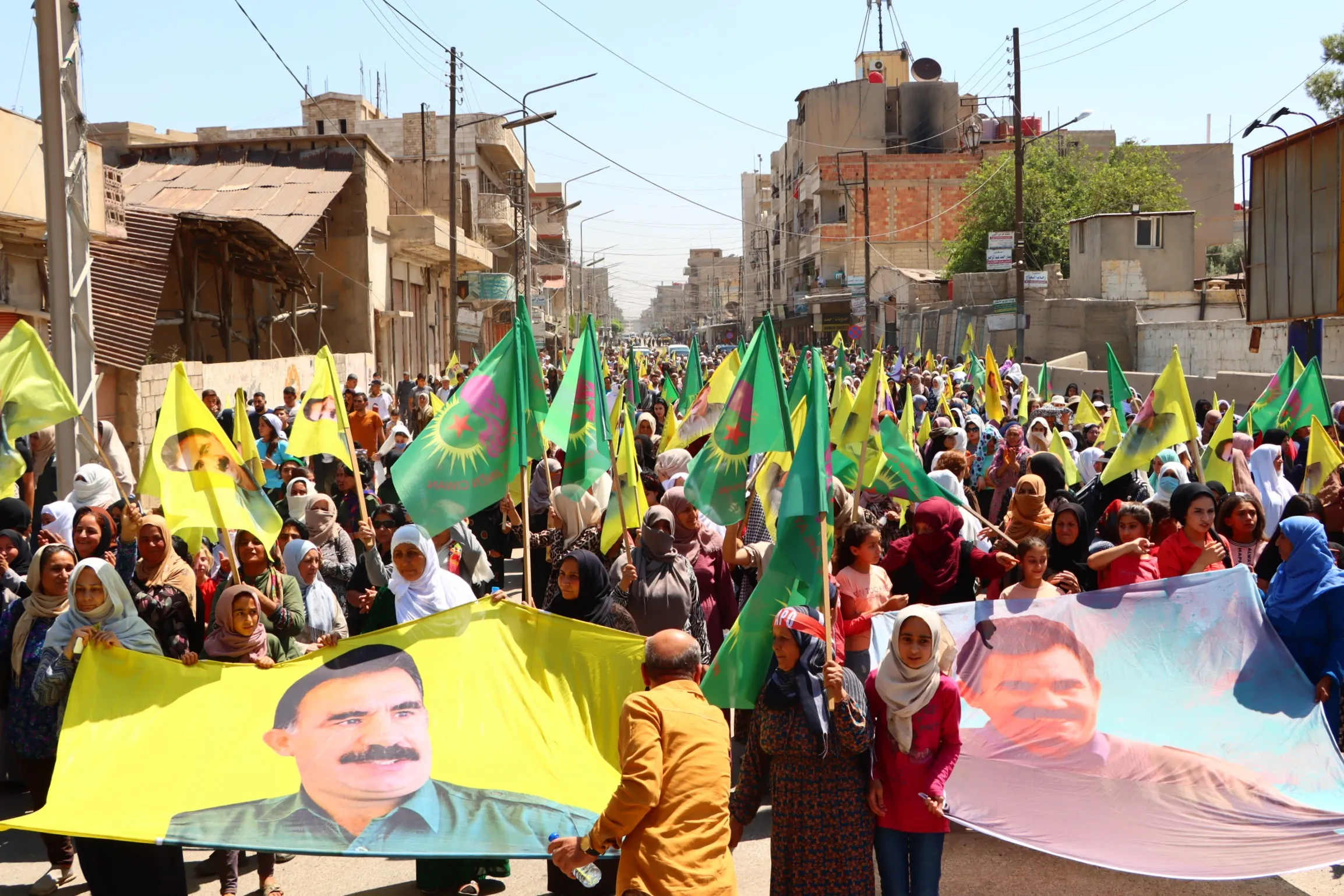 ​​​​​​​الآلاف في قامشلو يؤكدون استمرار النضال حتى تحقيق حرية القائد الجسدية