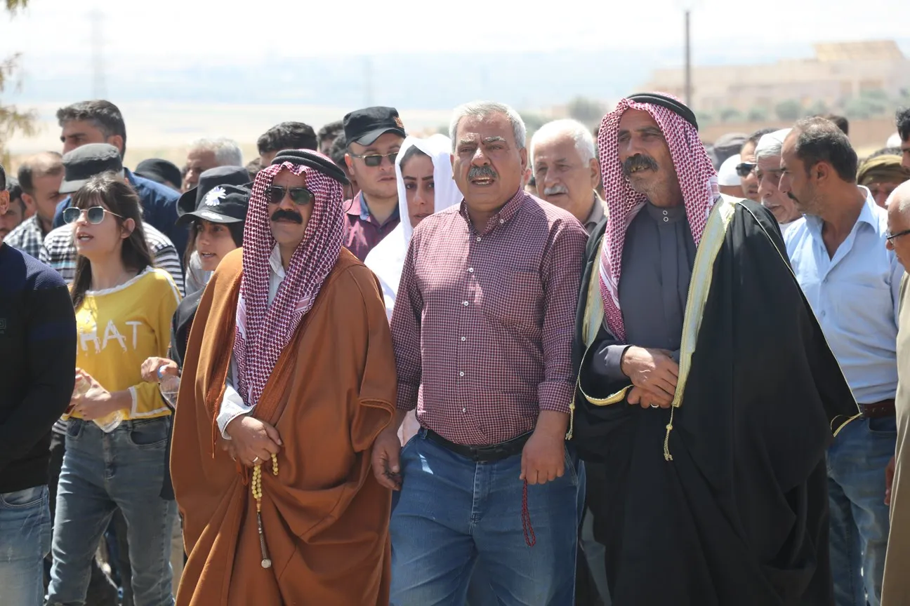 ​​​​​​​أهالي الشهباء يتظاهرون ضد الهجمات التركية والتواطؤ الروسي