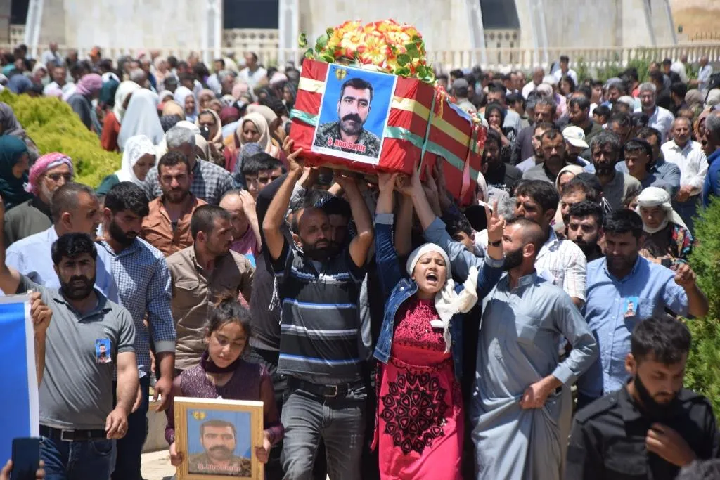 تشييع جثماني مقاتلين ومراسم غيابية لشهيدين في كوباني