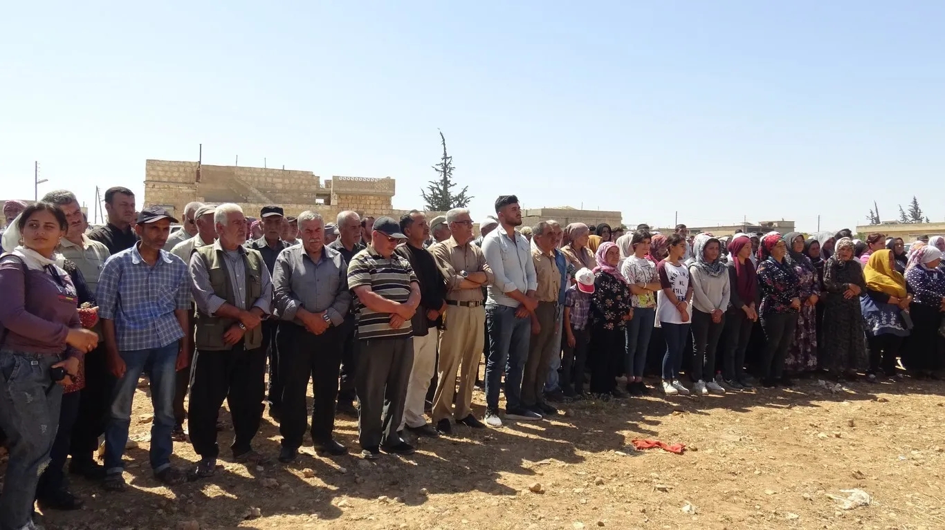 ​​​​​​​المئات يقدمون واجب العزاء لذوي الشهيد ديار عفرين