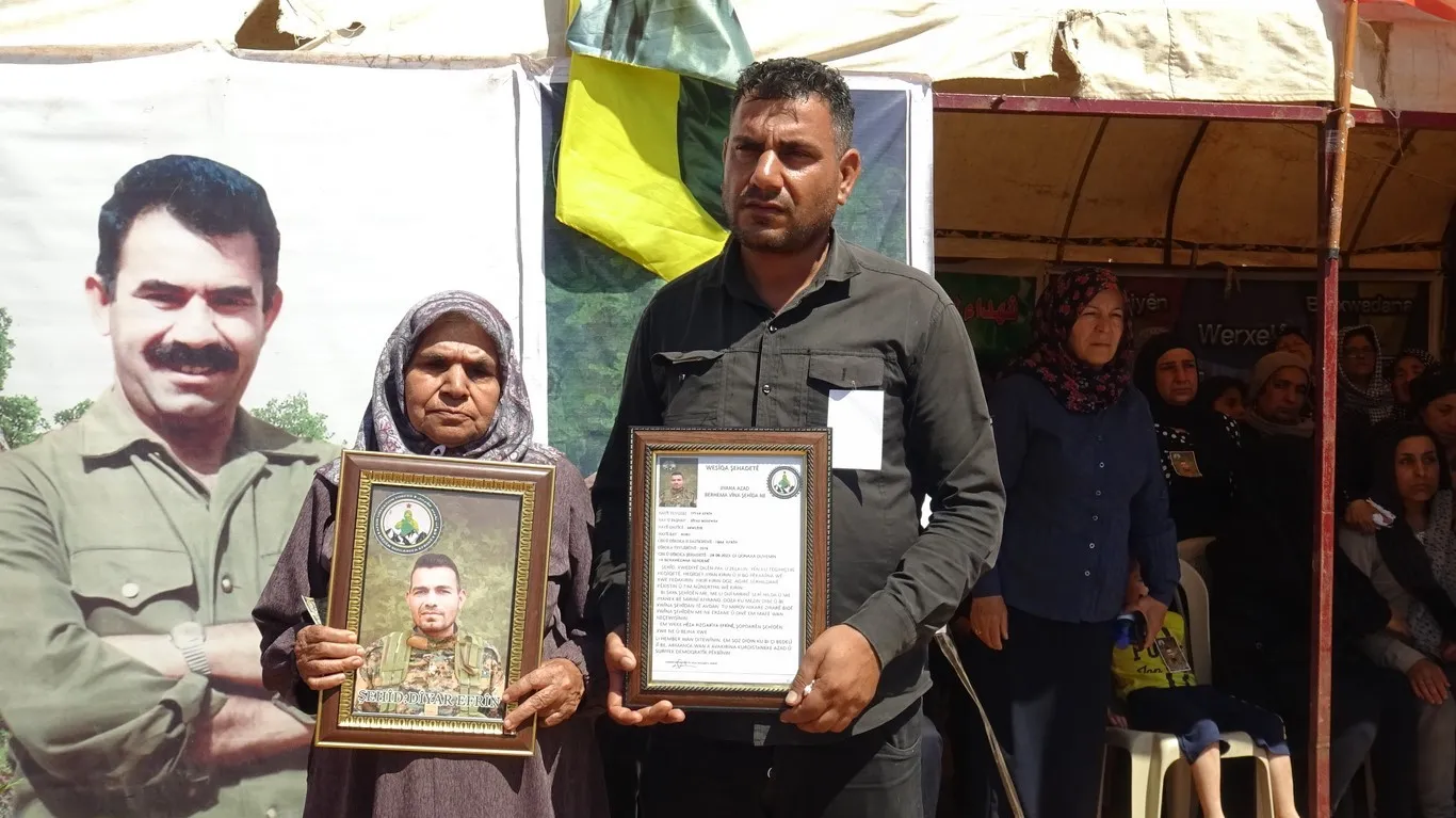​​​​​​​المئات يقدمون واجب العزاء لذوي الشهيد ديار عفرين