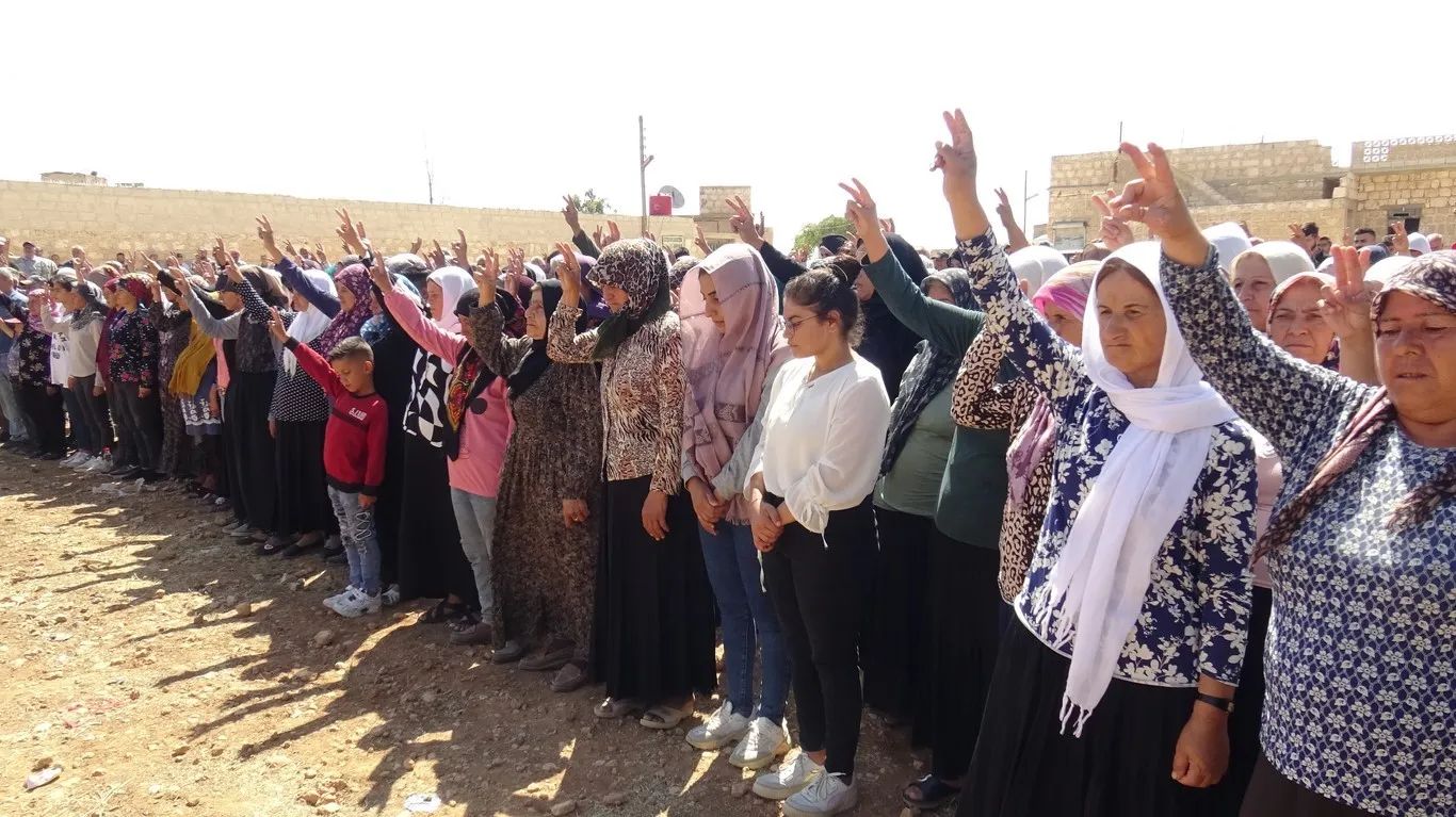 ​​​​​​​المئات يقدمون واجب العزاء لذوي الشهيد ديار عفرين
