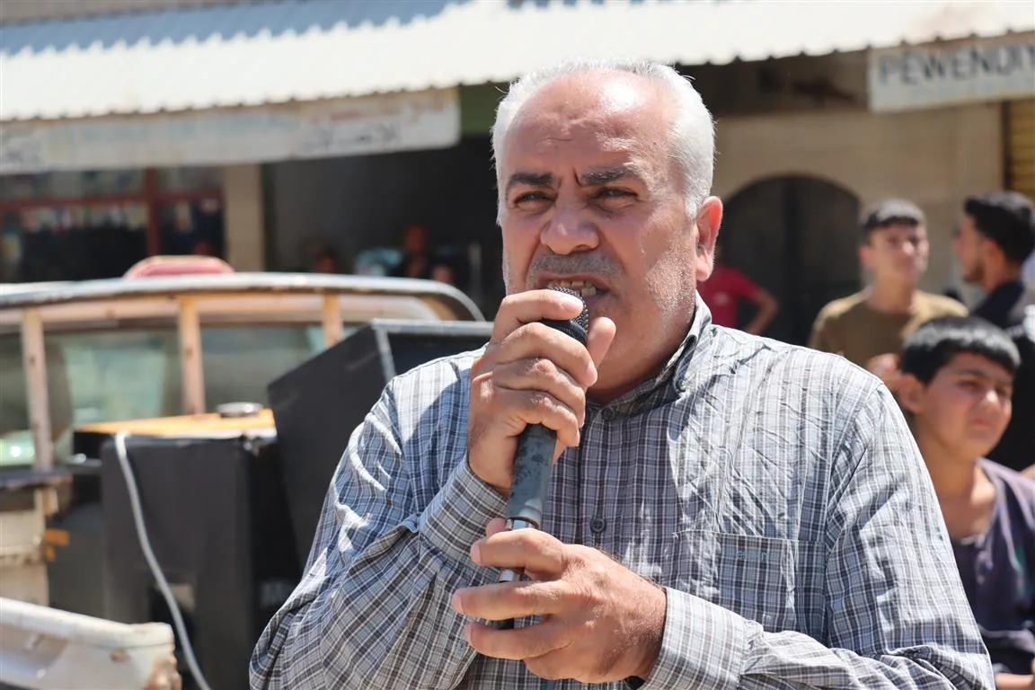 ​​​​​​​مظاهرة حاشدة تنديداً بالعزلة المفروضة على القائد والهجمات التركية