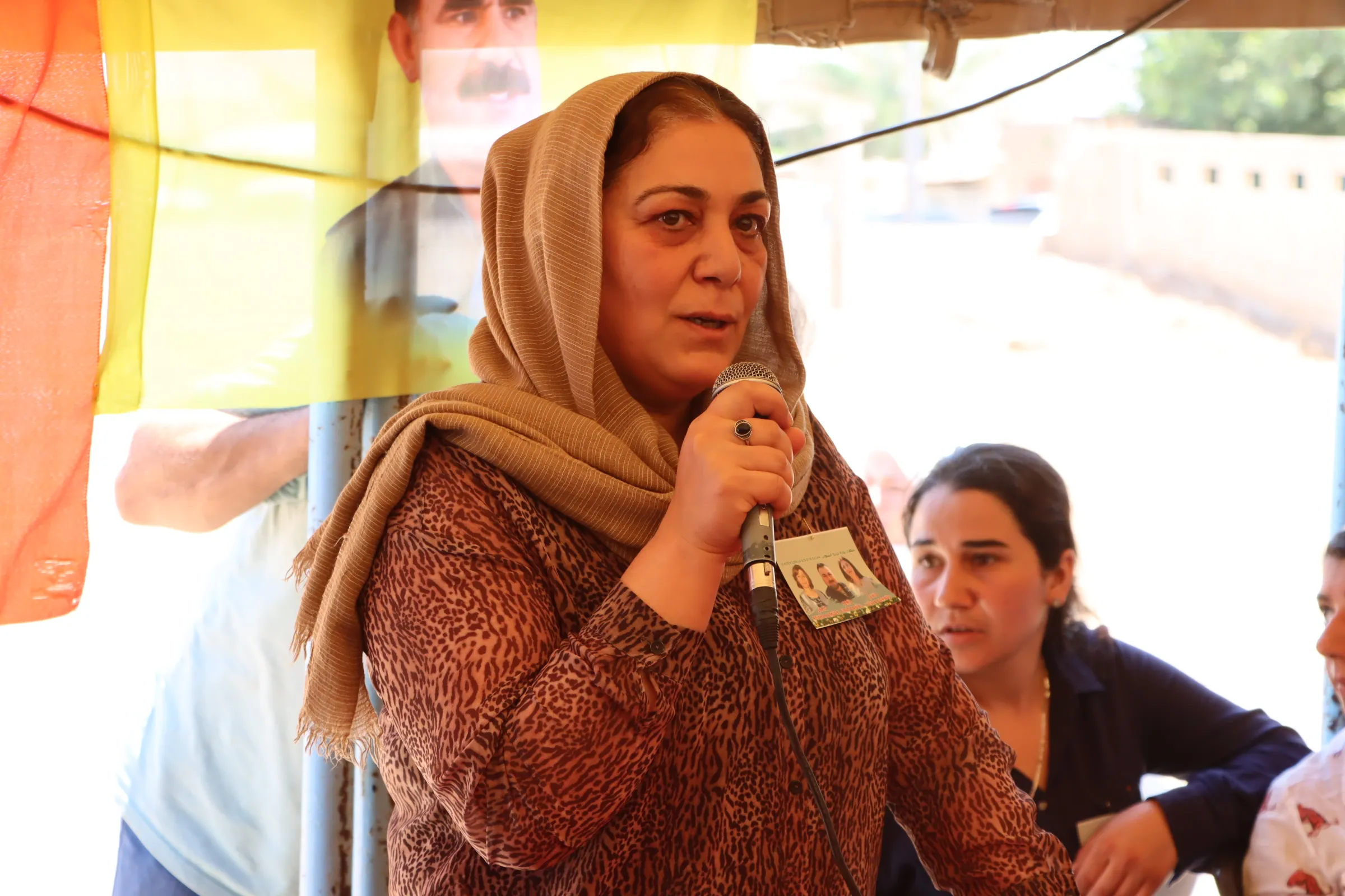 من تحت خيمة عزاء شهداء المجزرة: بإرادة المرأة الحرة وتكاتف الشعوب سننتصر