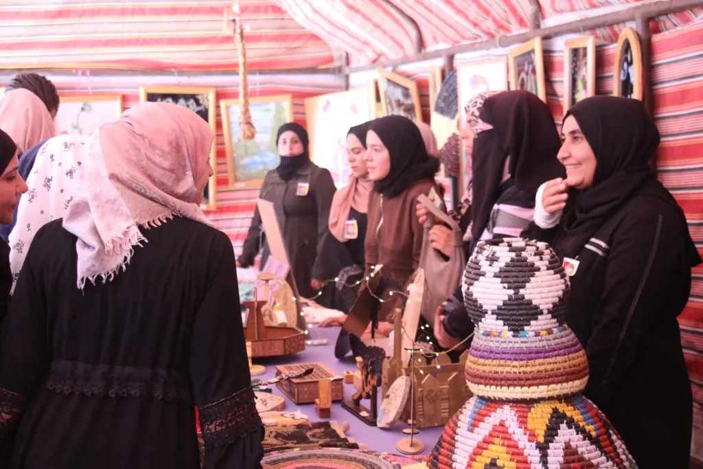 ​​​​​​​افتتاح المعرض المهني الأول للأشغال اليدوية والفنون النسوية في منبج