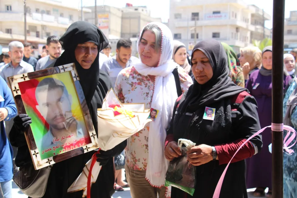 ​​​​​​​افتتاح المعرض المهني الأول للأشغال اليدوية والفنون النسوية في منبج
