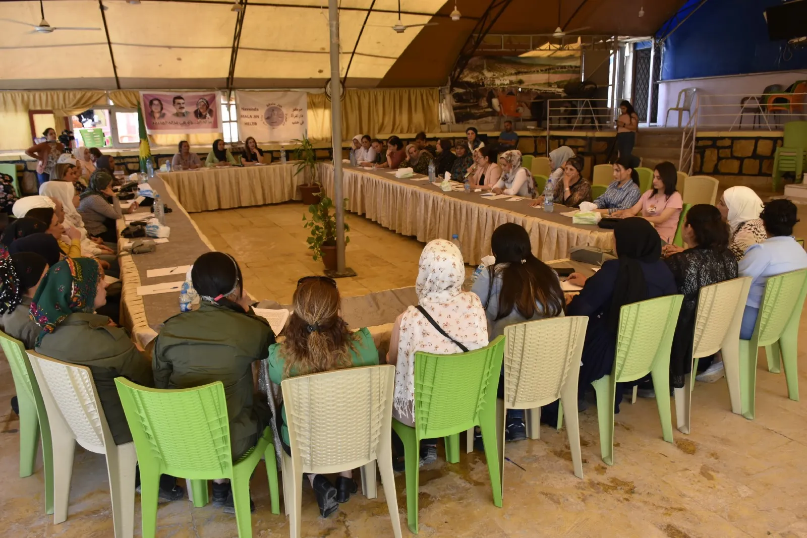 ​​​​​​​ندوة حوارية تبحث قضية المرأة وآلية الحل