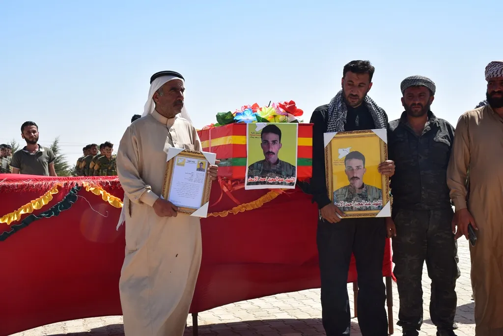 أهالي الشدادي يشيّعون جثمان المقاتل عبد المجيد أحمد الأسعد إلى مثواه الأخير