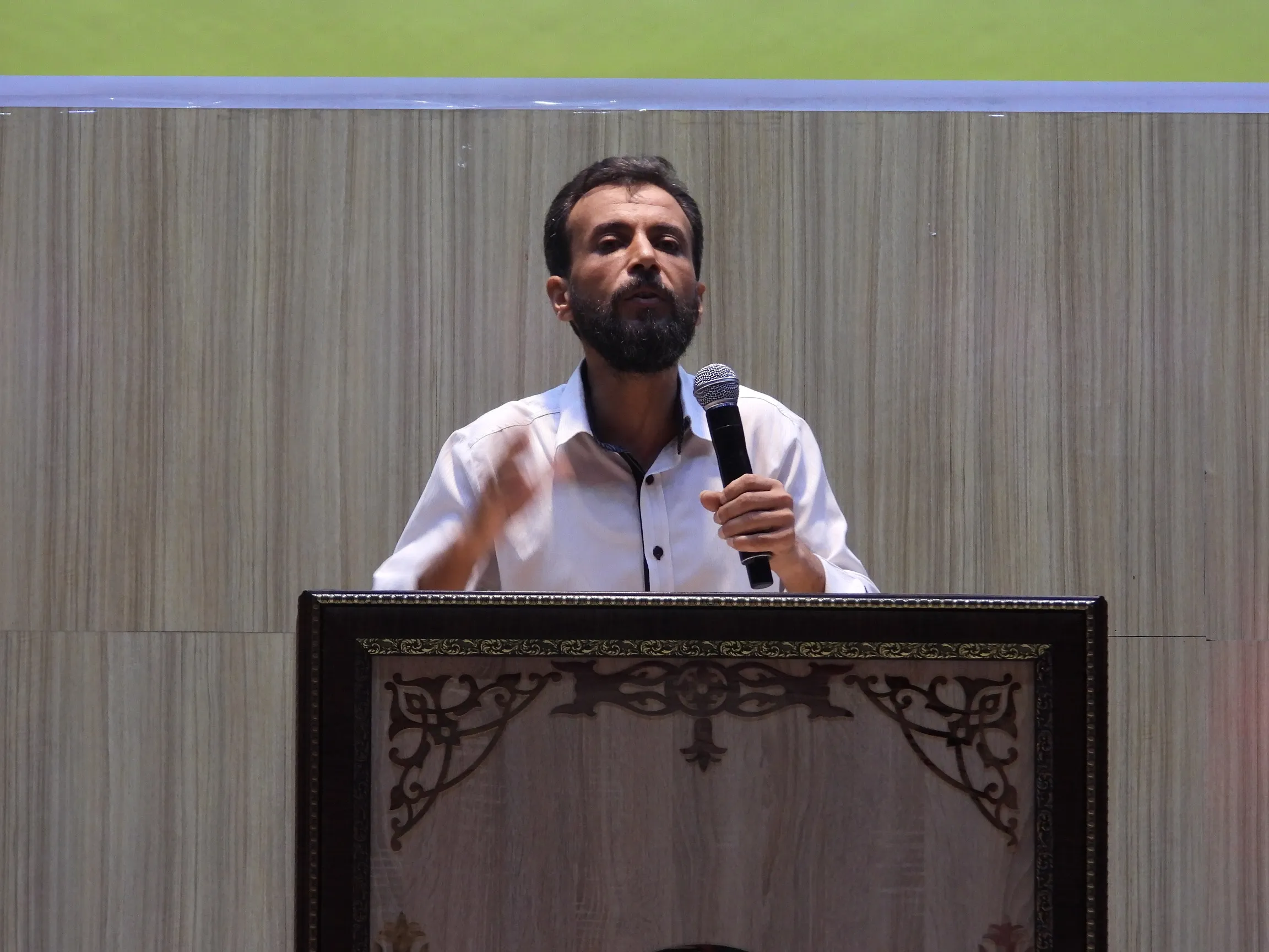 تحت شعار " تبقى الحكمة شاردة حتى يؤويها بيت من الشعر" انعقاد ملتقى أدبي في مدينة الطبقة