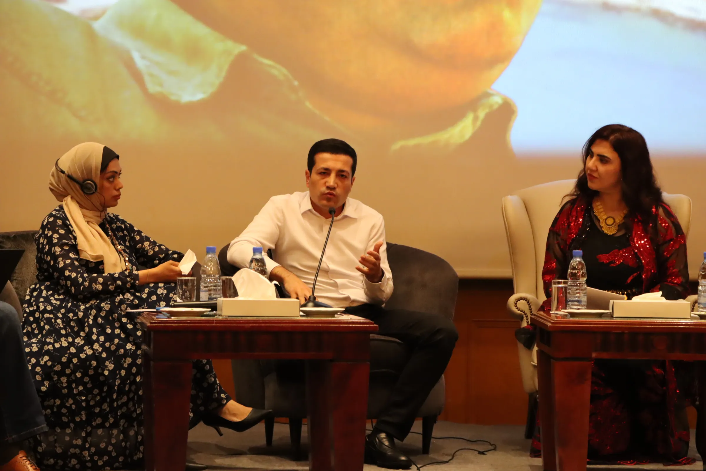 الجلسة الأخيرة من اليوم الأول للمنتدى الحواري تدعو لمخاطبة ضمائر العالم في قضية أوجلان