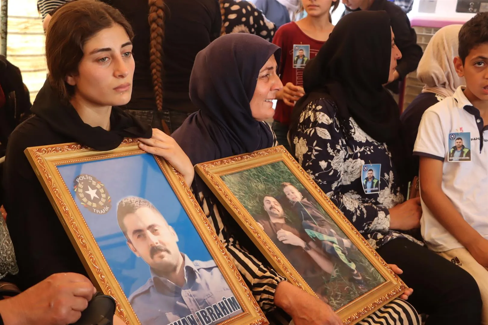 من خيمة عزاء الشهيد جوان : شعارنا دائماً وأبداً سيكون المقاومة حياة