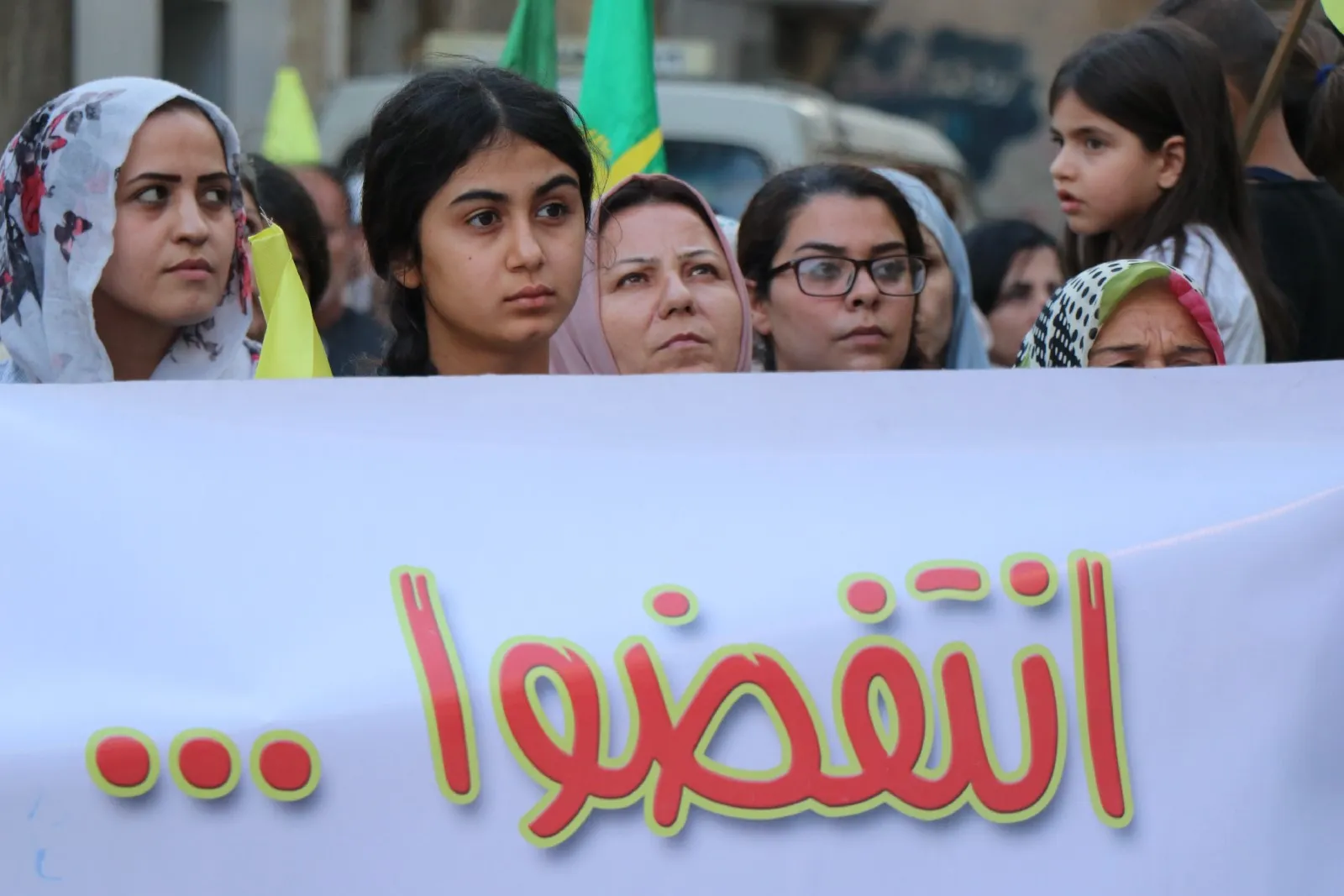 أهالي حلب يؤكدون على استمرار المقاومة والتمسك بالأرض خلال تظاهرة