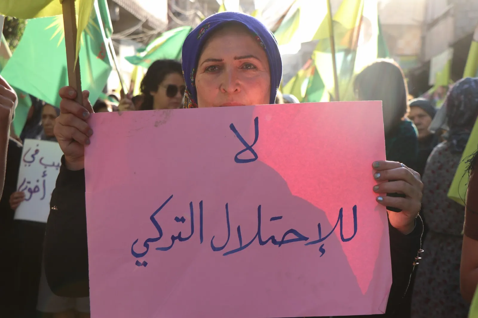 أهالي حلب يؤكدون على استمرار المقاومة والتمسك بالأرض خلال تظاهرة