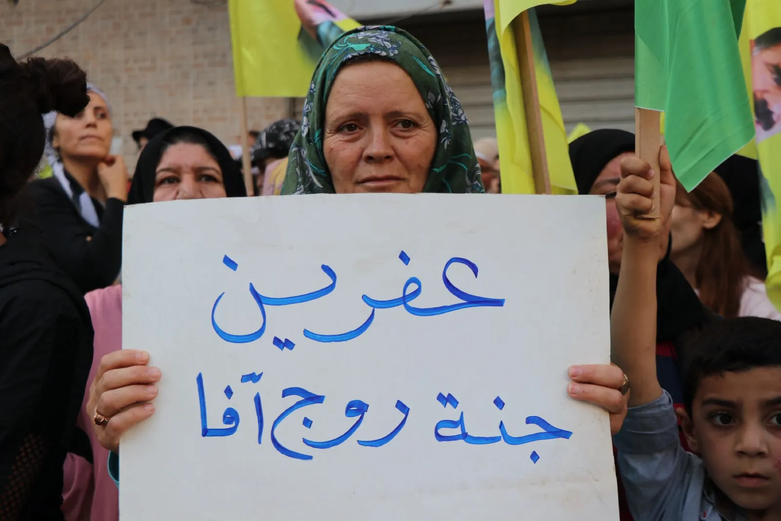 أهالي حلب يؤكدون على استمرار المقاومة والتمسك بالأرض خلال تظاهرة