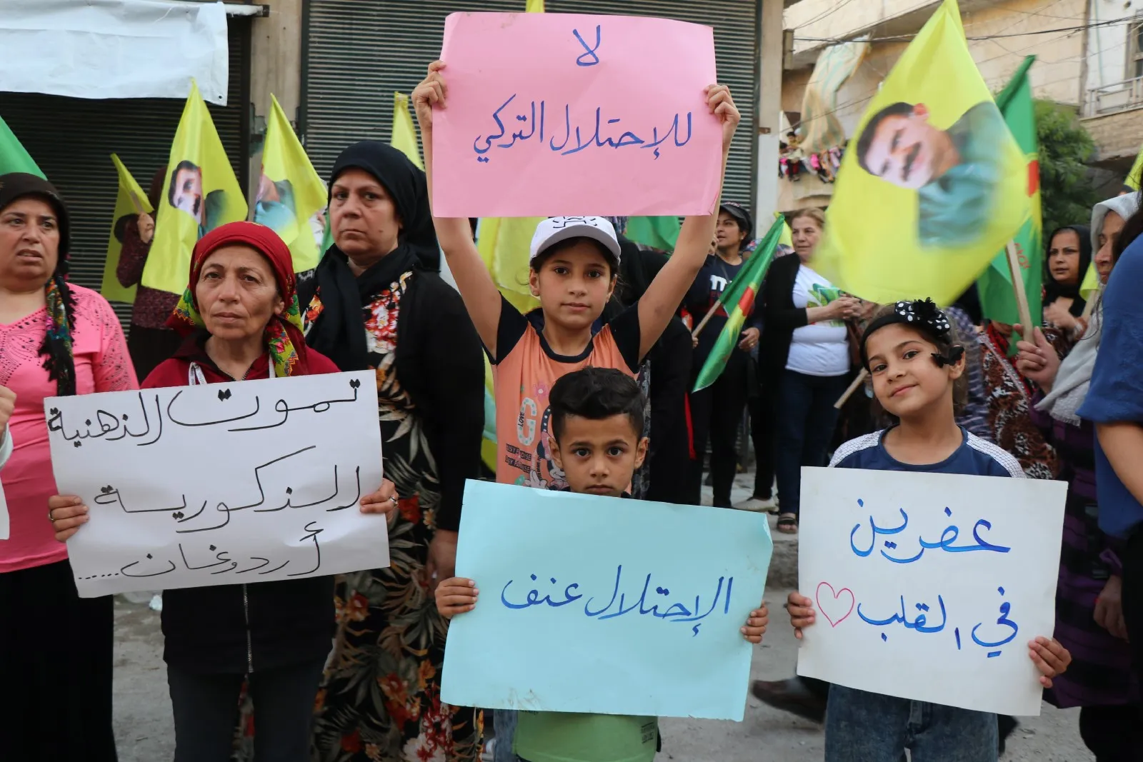 أهالي حلب يؤكدون على استمرار المقاومة والتمسك بالأرض خلال تظاهرة