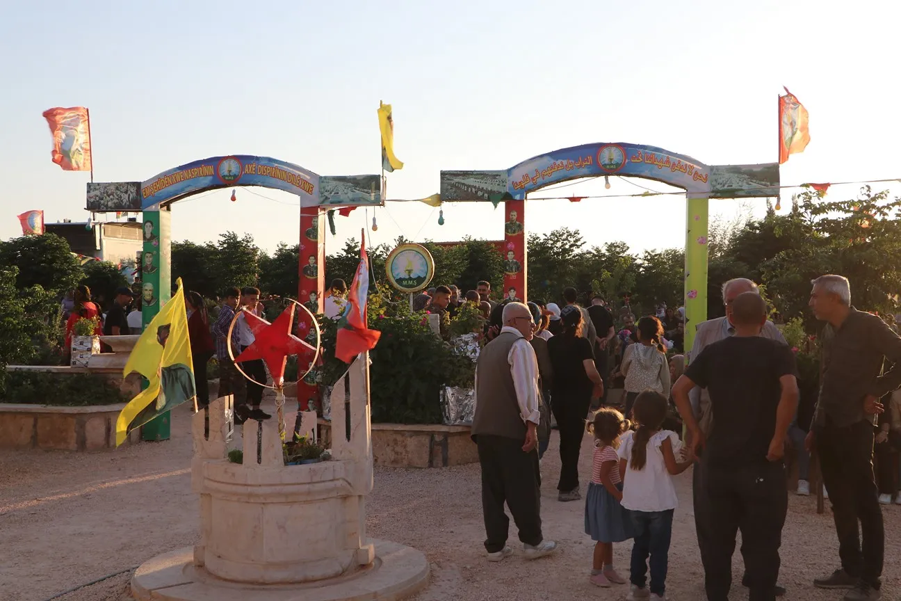 عشية عيد الأضحى إشعال الشموع على أضرحة الشهداء