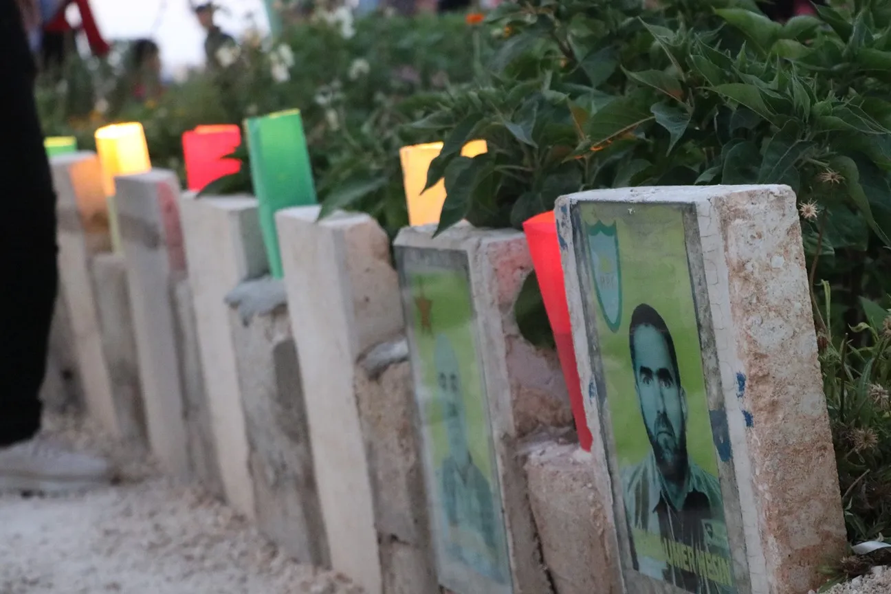 عشية عيد الأضحى إشعال الشموع على أضرحة الشهداء