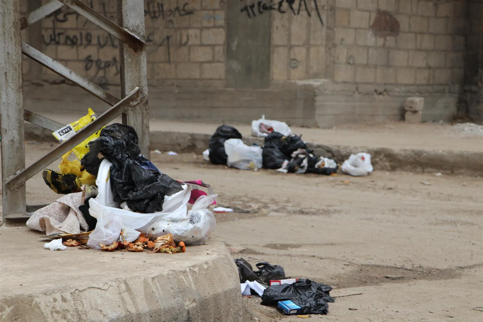 "النظافة العامة مسؤولية الجميع والتعاون هو سبيل الوصول إلى بيئة صحية"