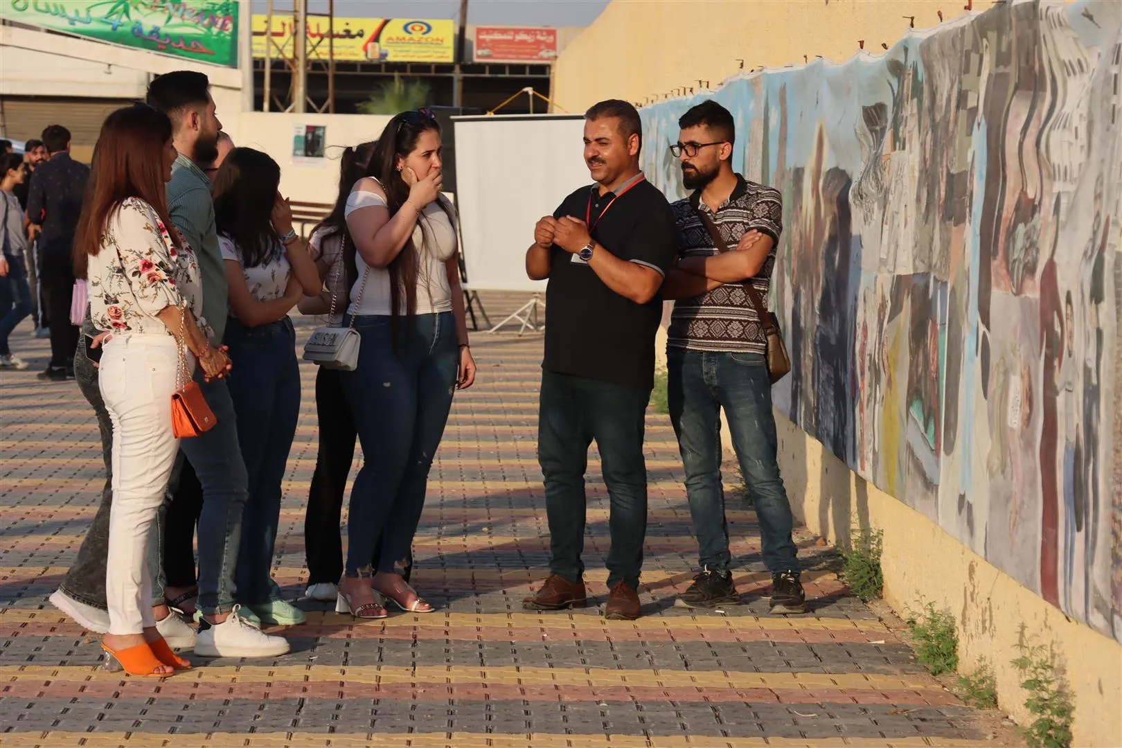 عرض لوحة فنية بقياس "58" متراً تجسد مقاومة أهالي عفرين