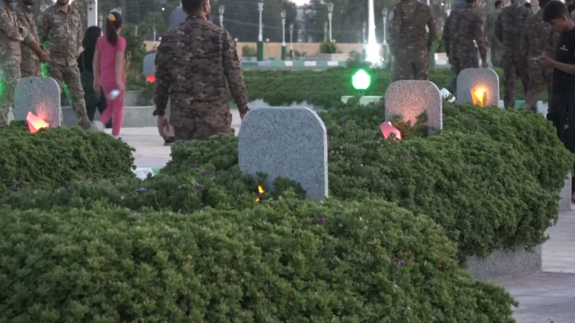 عشية عيد الأضحى إشعال الشموع على أضرحة الشهداء