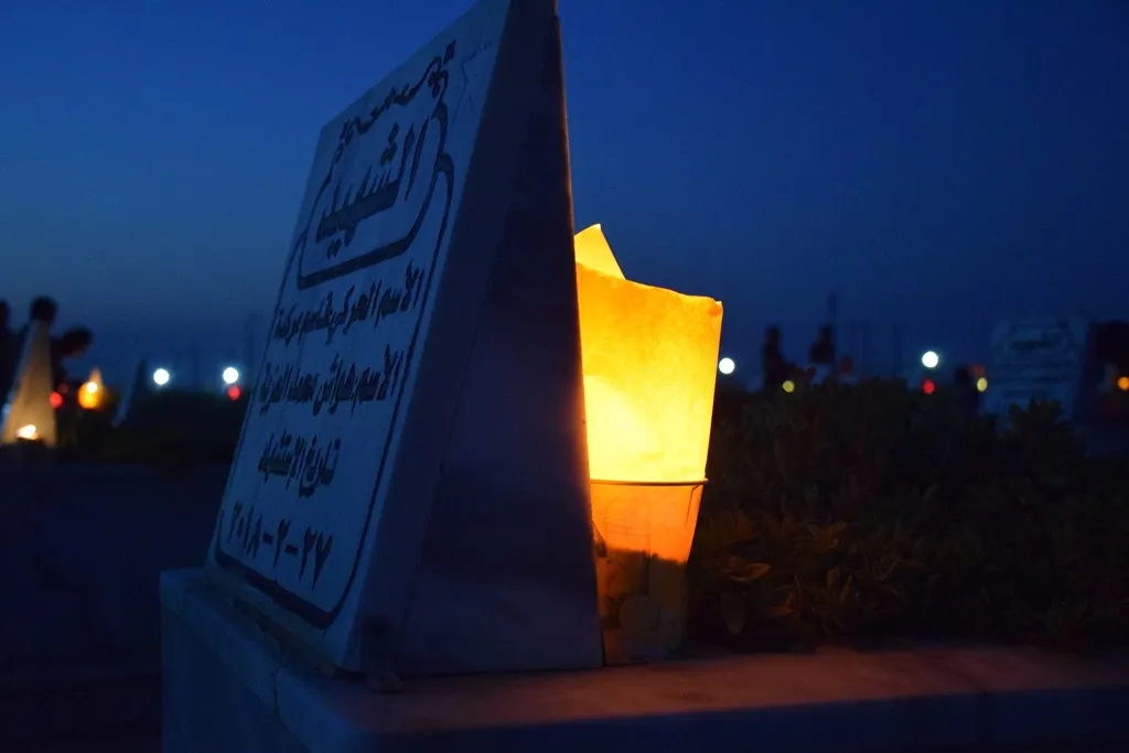 عشية عيد الأضحى إشعال الشموع على أضرحة الشهداء