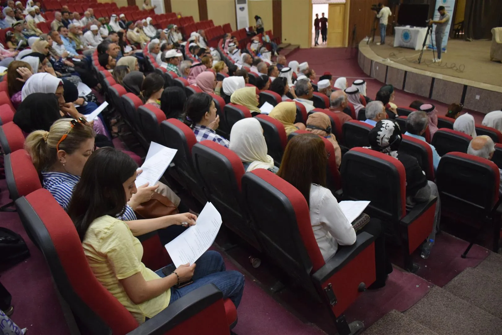 من مؤتمر الأديان والمعتقدات: تطبيق الإدارة الذاتية يؤمّن السلام للسوريين