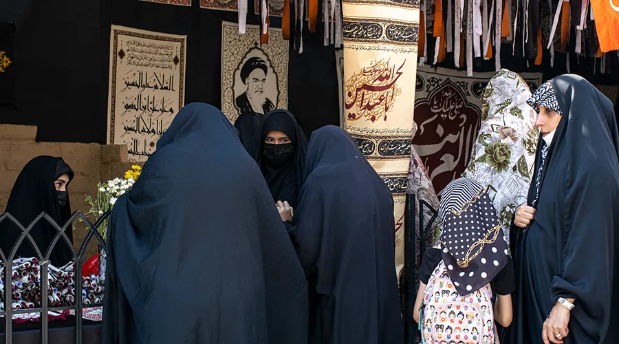 إيران.. مشروع قانون جديد ينتهك خصوصية النساء