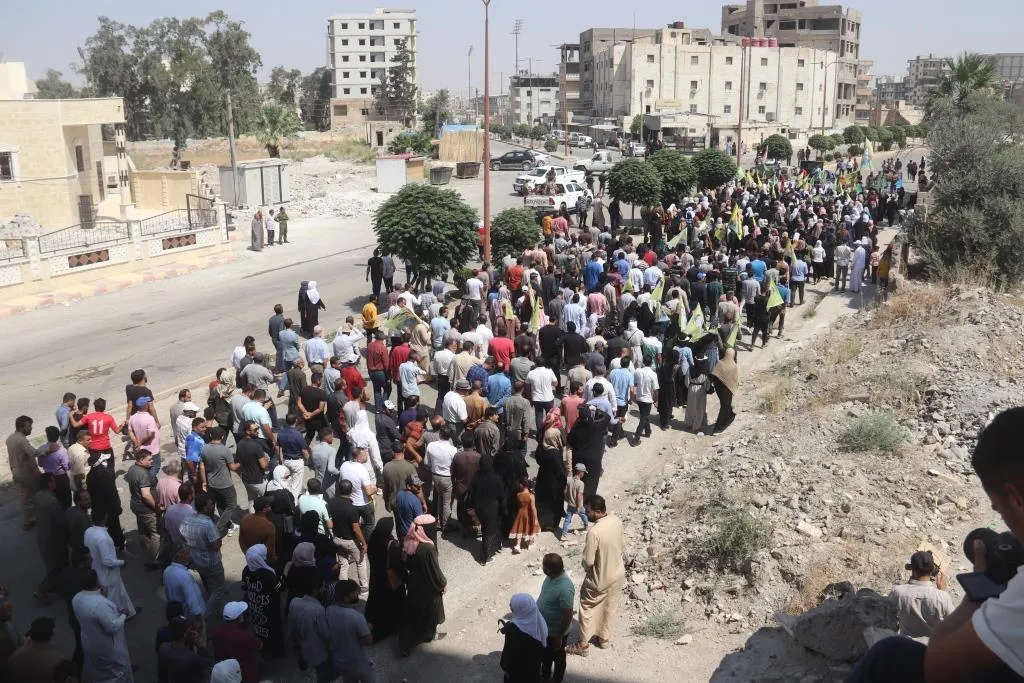 المئات في الرقة يرفضون العزلة بحق القائد عبد الله أوجلان