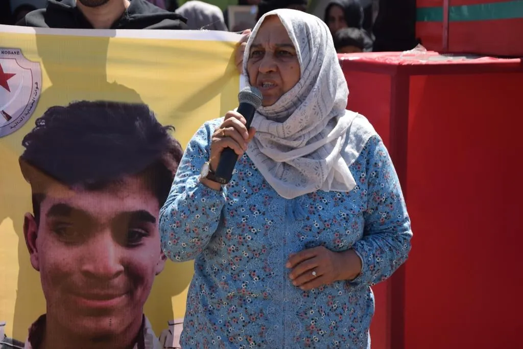 أهالي مقاطعة كوباني يشيّعون جثمان الشهيد علي الحجي