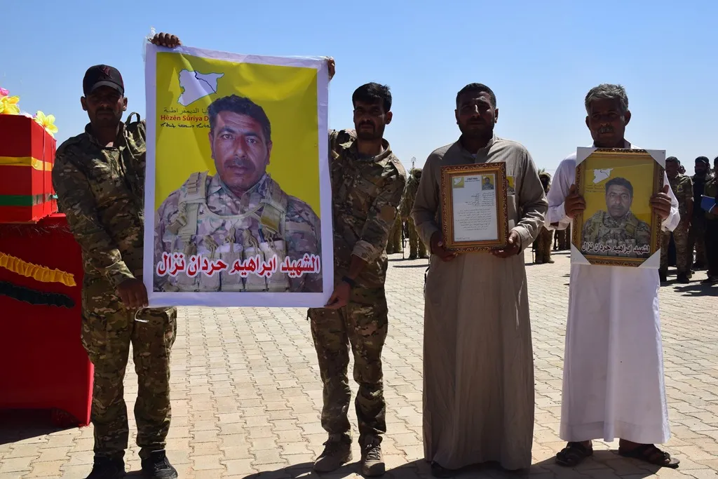 ​​​​​​​في مراسم تشييع بالشدادي: تلاحم الشعب مع قواته أثبت فعاليته كسلاح في ردع أي اعتداء
