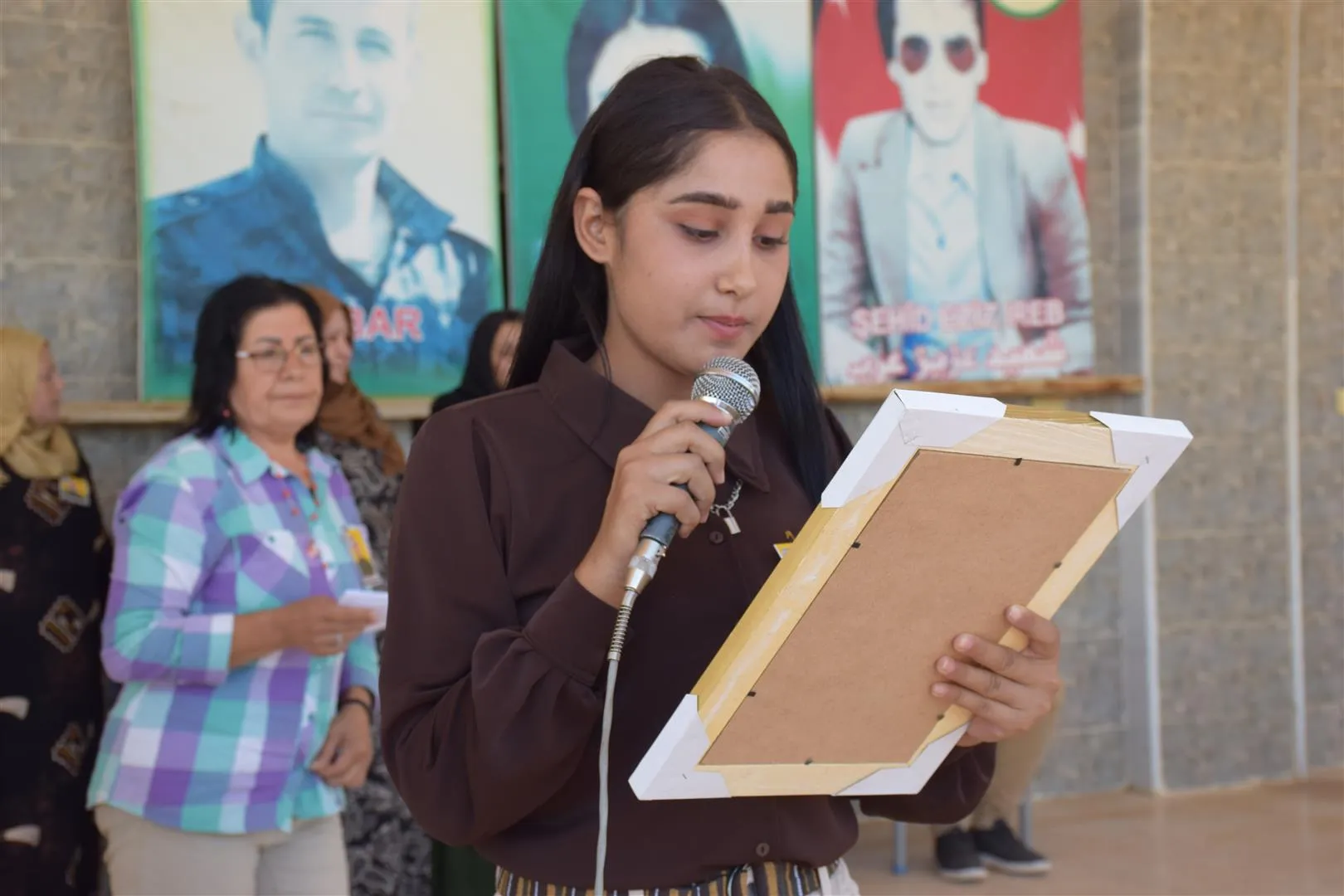 ​​​​​​​جثمان الشهيد وسيم بيشماف الذي استشهد بالقصف التركي يوارى الثرى