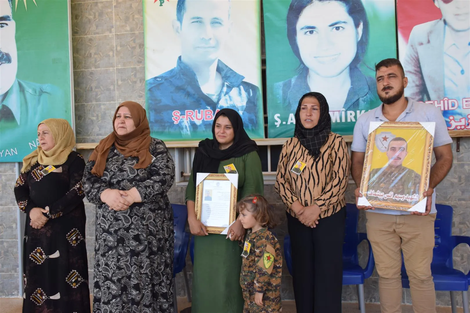 ​​​​​​​جثمان الشهيد وسيم بيشماف الذي استشهد بالقصف التركي يوارى الثرى