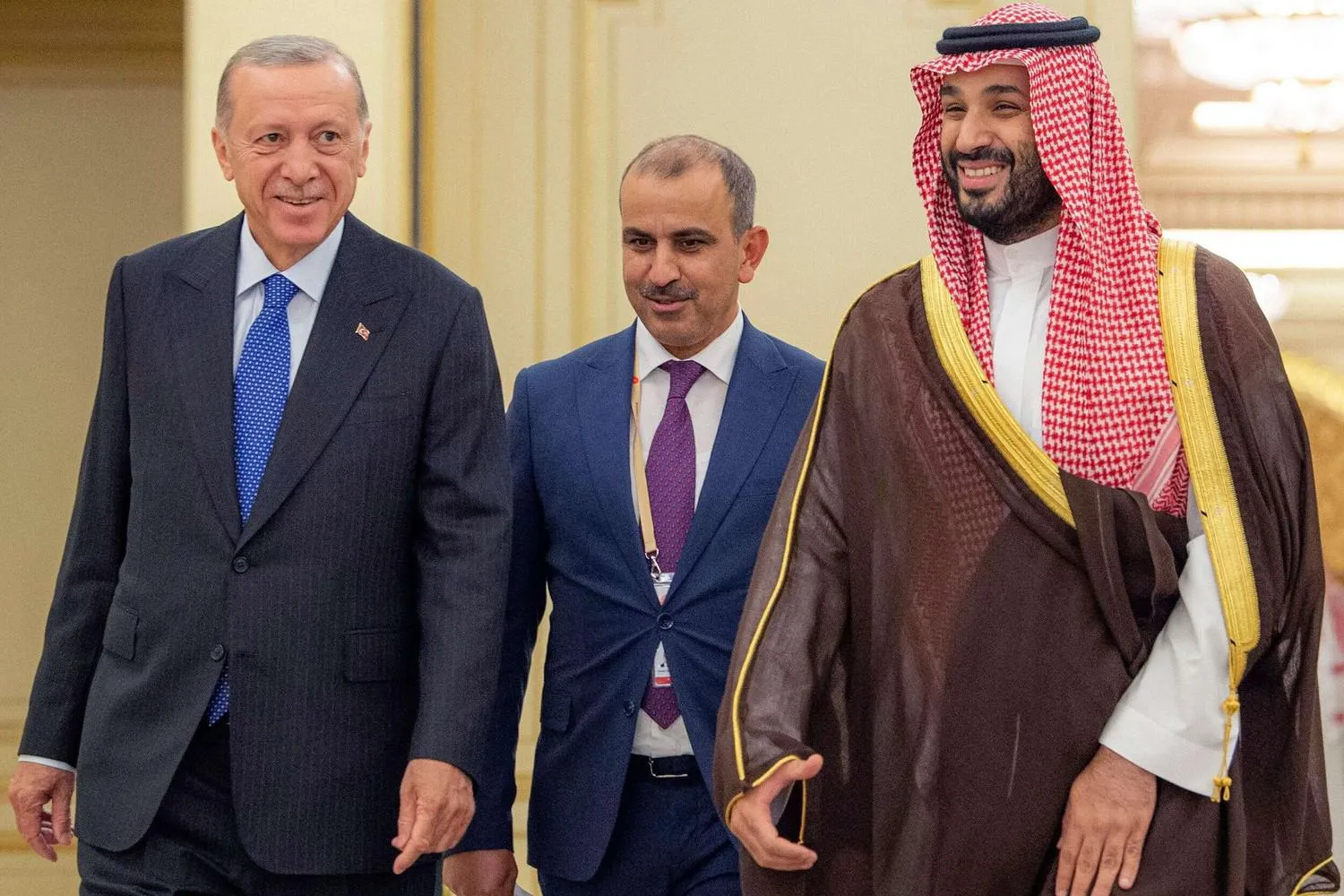 لإنقاذ اقتصادها المتدهور تركيا تبرم اتفاقيات استثمارية ودفاعية مع السعودية