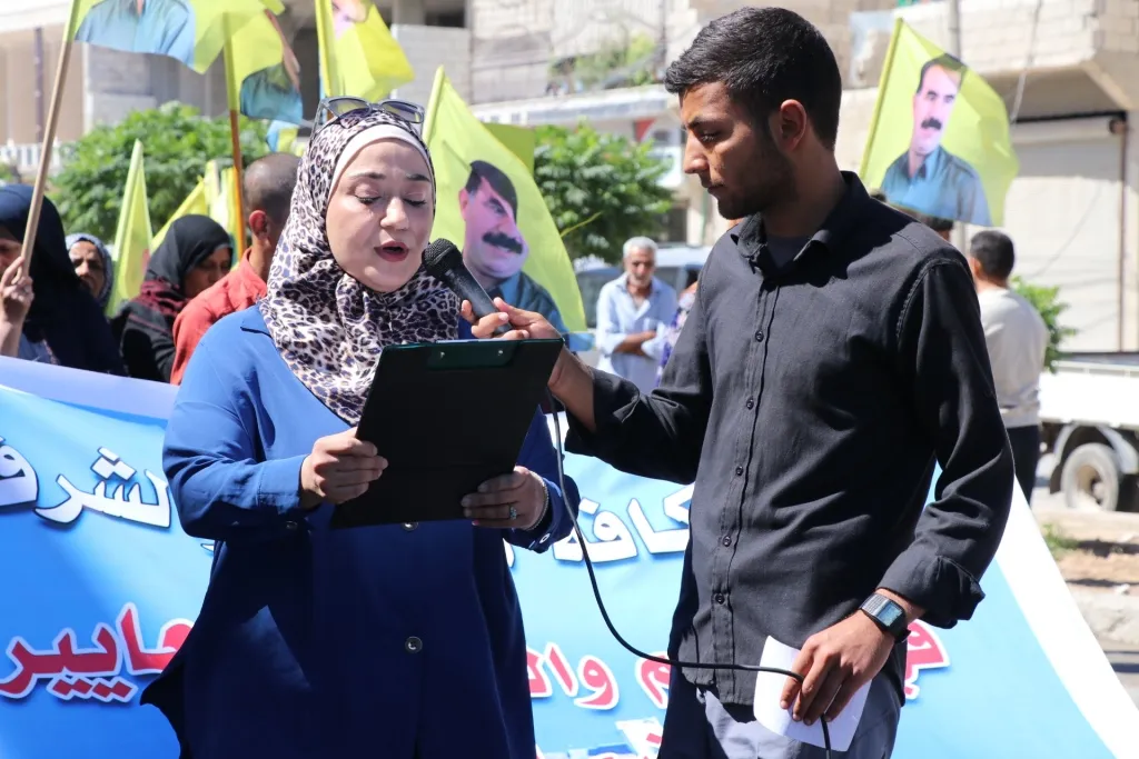 ​​​​​​​المئات في منبج: بروح مقاومة القائد سنصعّد نضالنا حتى نحقق حريته الجسدية
