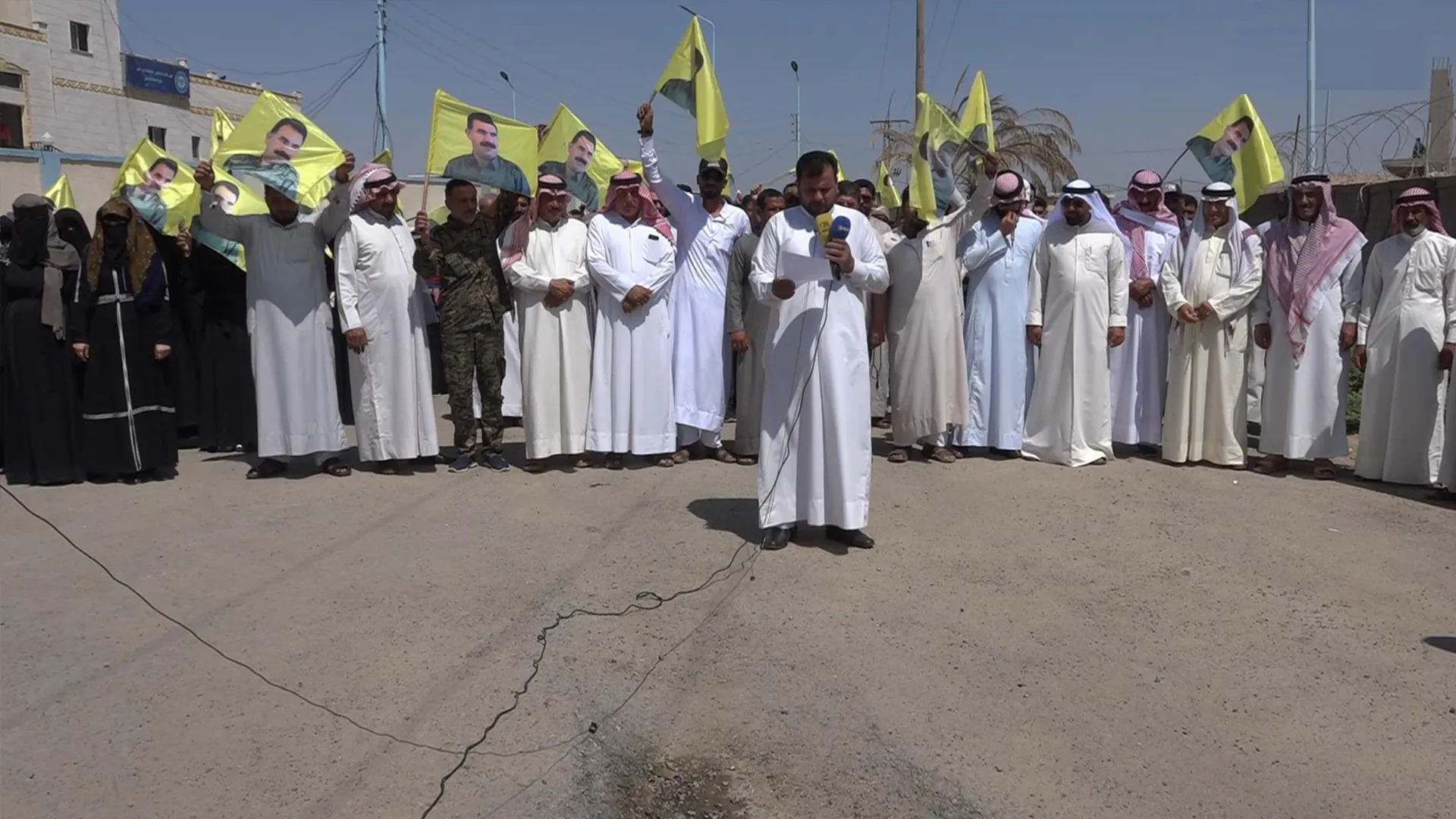 أهالي دير الزور: لن نقف مكتوفي الأيدي حيال ما يرتكبه الاحتلال بحق القائد