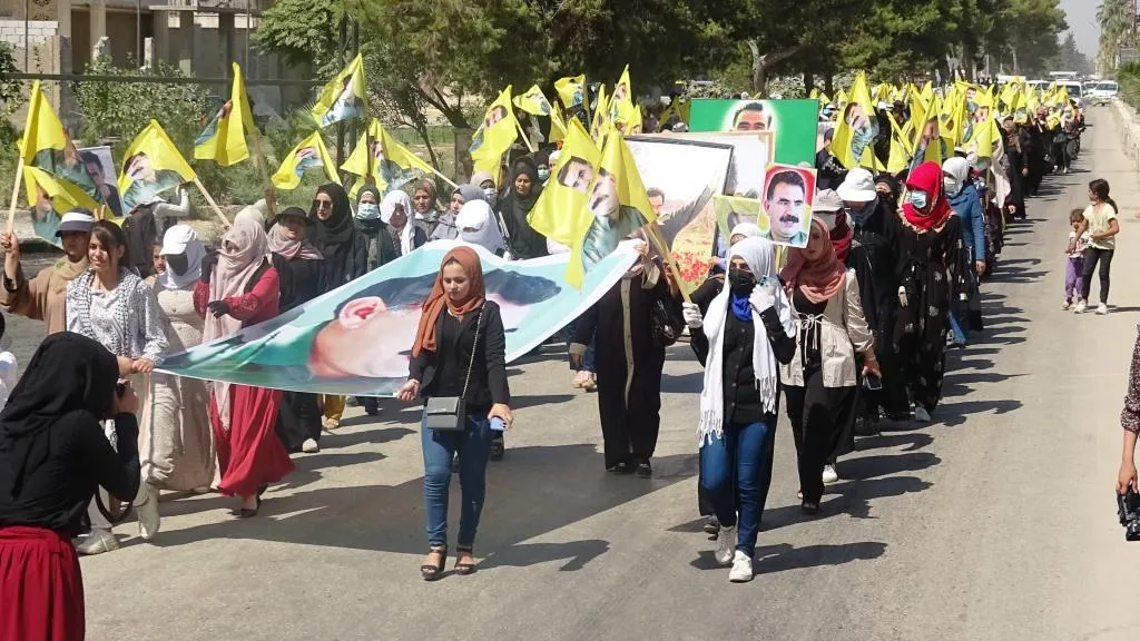 ​​​​​​​خلال 3 مظاهرات: يجب الوقوف ضد ممارسات الدولة التركية بحق قائدنا