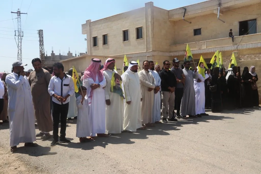 ​​​​​​​أهالي دير الزور يطالبون بالحرية الجسدية للقائد عبد الله أوجلان